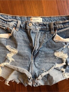 Abercrombie & Fitch mid rise Mom Short- size 28